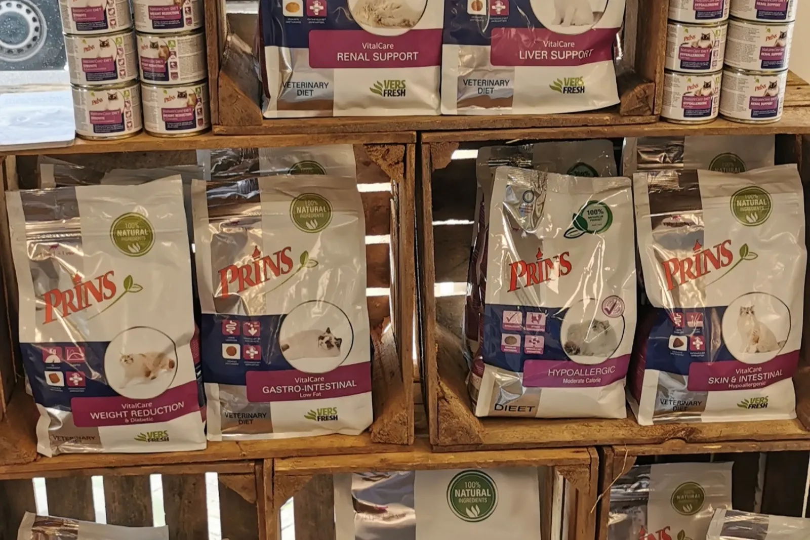 Voeding voor hond en kat in de schappen van PetsOnly!